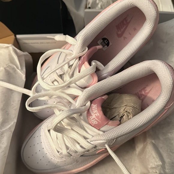 🆕 With Tags- Never Worn- Light Pink with White. Awesome Gum bottom. - Picture 3 of 4